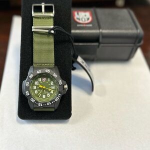 LUMINOXs Navy Seal Men’s XS.3517.NQ. Military Dive Watch Black/Green